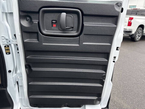 2025 Chevrolet Express 3500