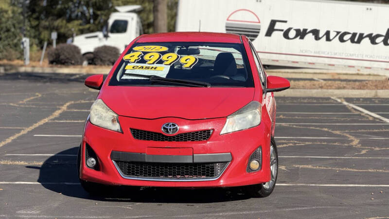 2012 Toyota Yaris 5-Door SE