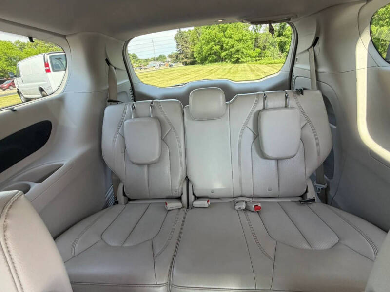2017 Chrysler Pacifica Touring-L Plus