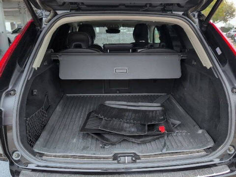 2022 Volvo XC60 B5 Momentum