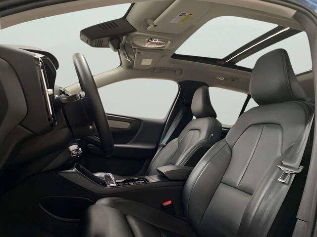 2025 Volvo XC40 B5 Plus Bright Theme