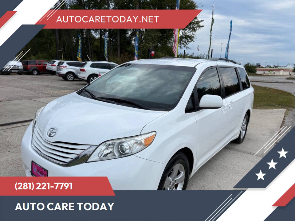 2017 Toyota Sienna LE's photo