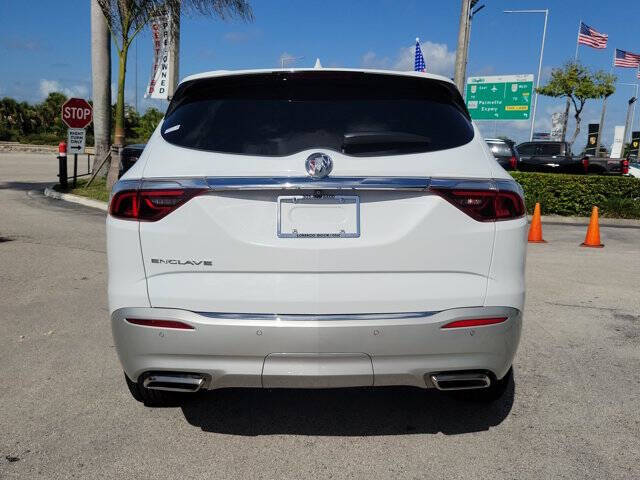 2024 Buick Enclave Essence