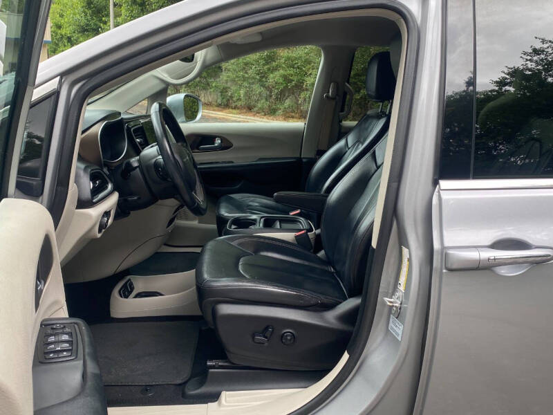 2017 Chrysler Pacifica Touring-L