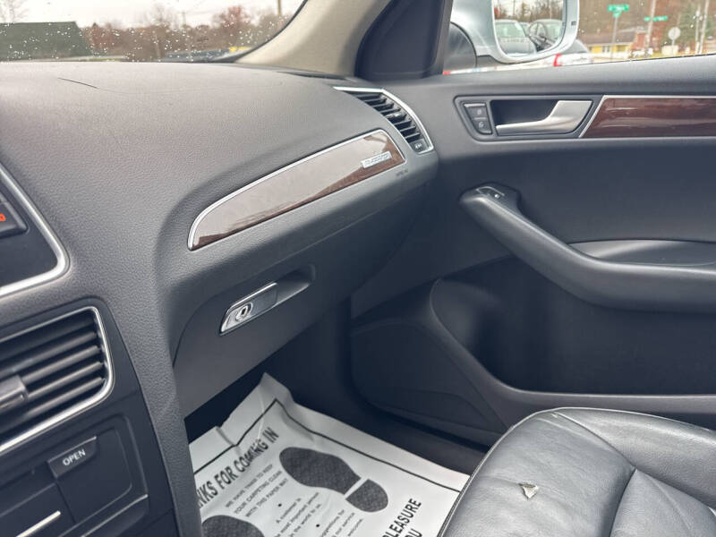 2011 Audi Q5 2.0T quattro Premium Plus