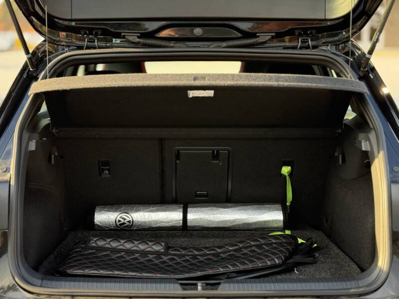 2024 Volkswagen Golf GTI SE