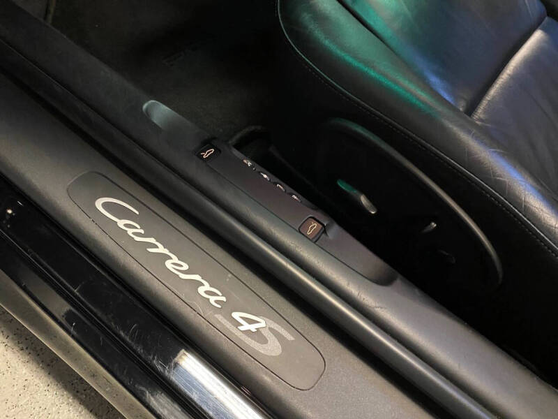 2004 Porsche 911 Carrera 4S