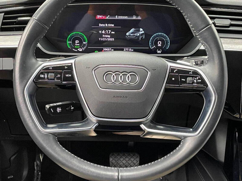 2021 Audi e-tron quattro Premium