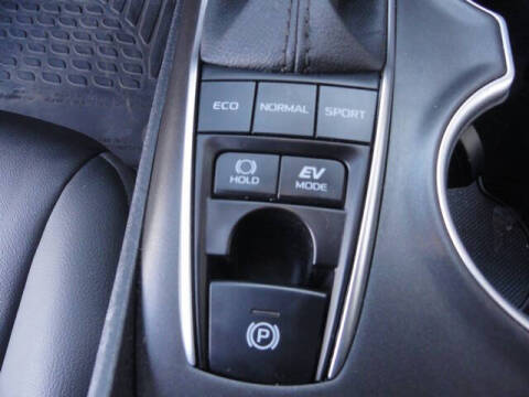 2022 Toyota Camry Hybrid XLE