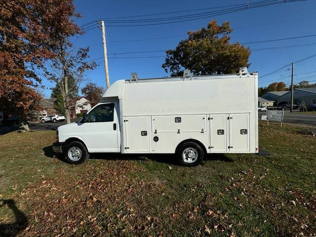 2017 Chevrolet Express Cutaway Base photo 6