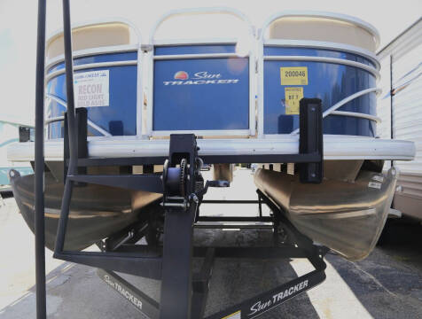 2020 Sun Tracker PANTOON BOAT