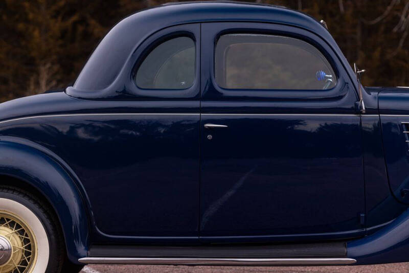 1935 Ford Deluxe