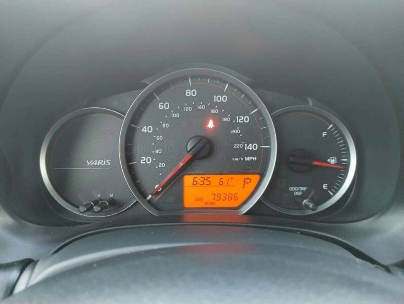 2014 Toyota Yaris 5-Door LE