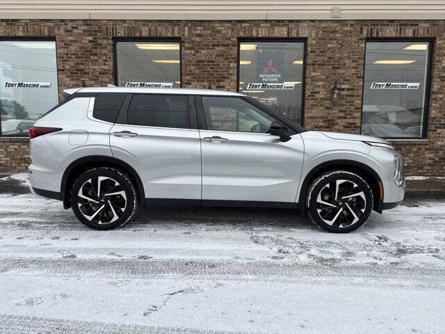 2022 Mitsubishi Outlander SE