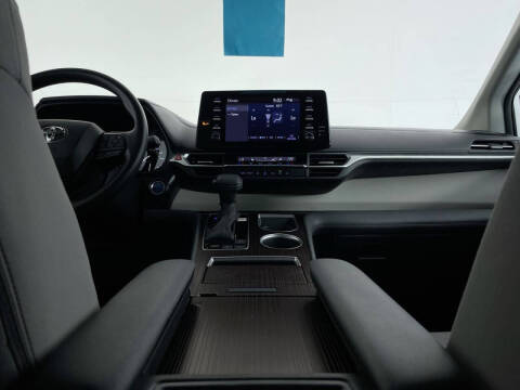 2023 Toyota Sienna LE 8-Passenger