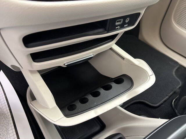 2020 Chrysler Voyager LXi