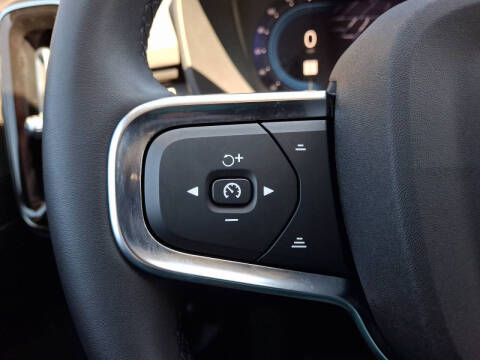 2023 Volvo XC40 B5 Plus Dark Theme