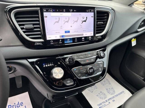 2025 Chrysler Voyager LX