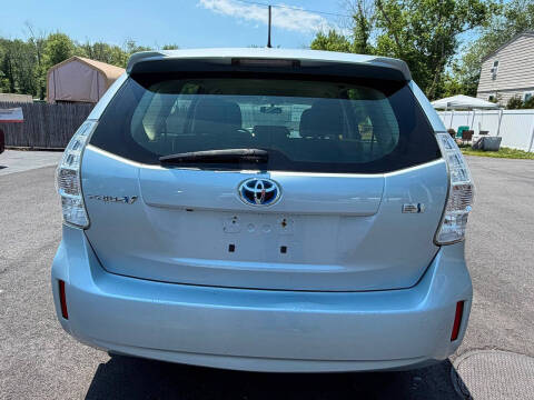 2014 Toyota Prius v Two