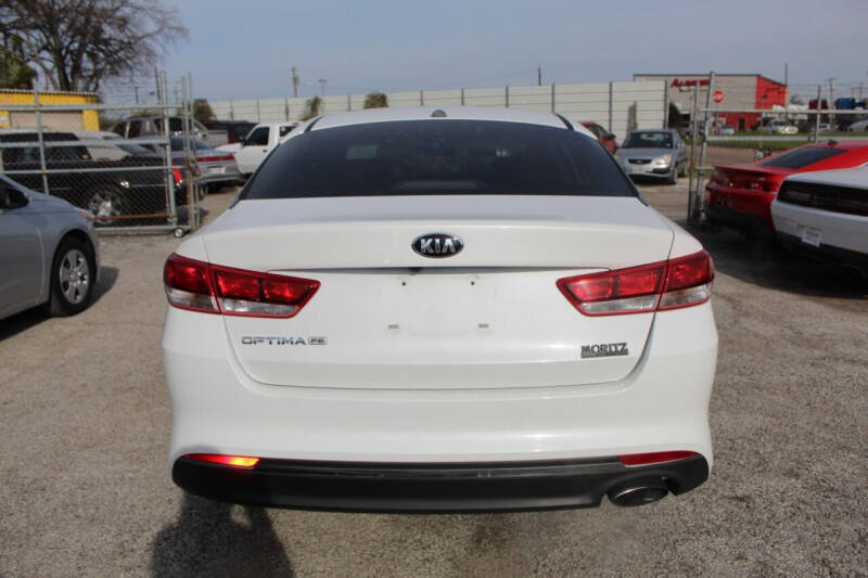 2016 Kia Optima LX photo 10