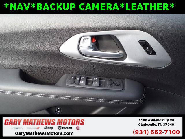 2024 Chrysler Pacifica Plug-In Hybrid Select