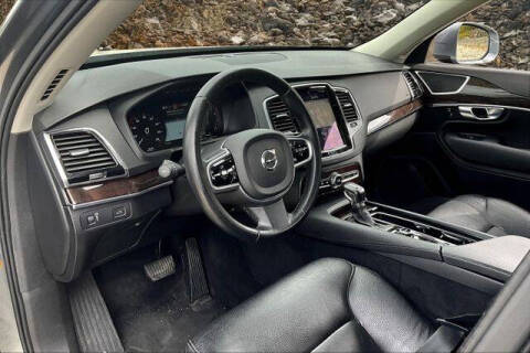 2017 Volvo XC90 T6 Momentum