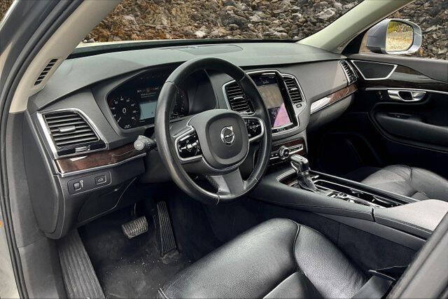 2017 Volvo XC90 T6 Momentum