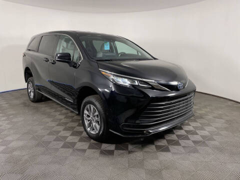 2023 Toyota Sienna LE 8-Passenger