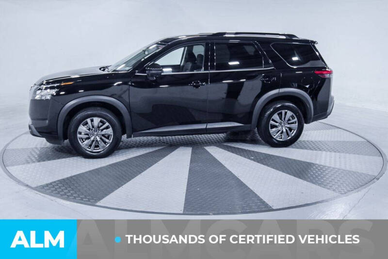 2025 Nissan Pathfinder SV