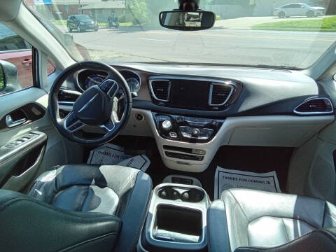 2017 Chrysler Pacifica Touring-L Plus