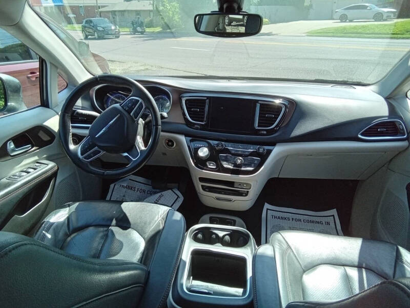 2017 Chrysler Pacifica Touring-L Plus