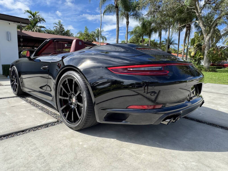 2017 Porsche 911 Carrera 4