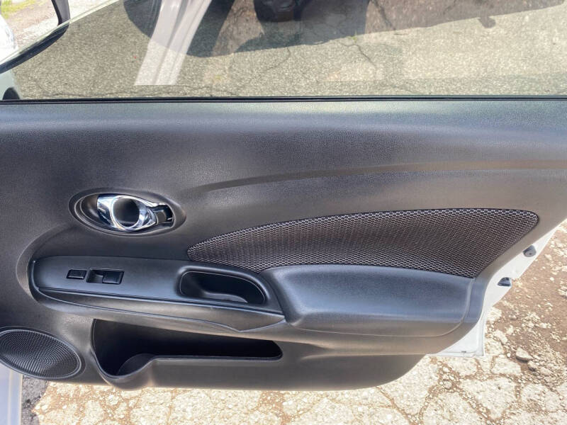 2019 Nissan Versa SV