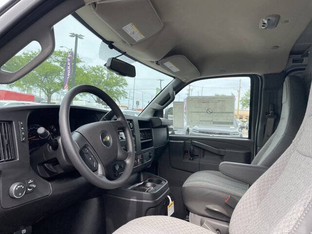 2025 Chevrolet Express 3500