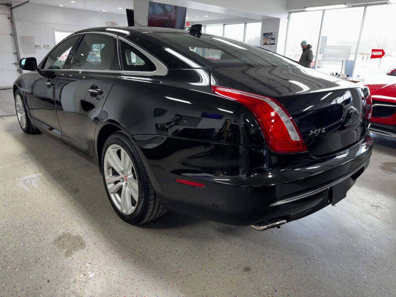 2016 Jaguar XJ Portfolio photo 11