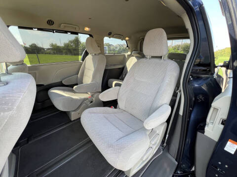 2020 Toyota Sienna LE 7-Passenger