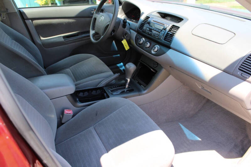 2005 Toyota Camry LE