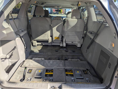 2014 Toyota Sienna LE 8-Passenger