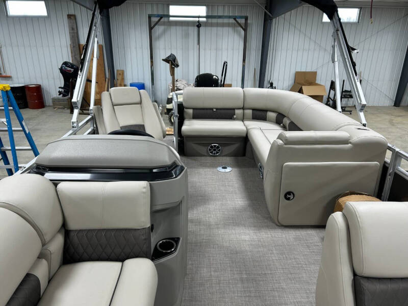 2025 Sun Tracker PARTY BARGE 20 FT