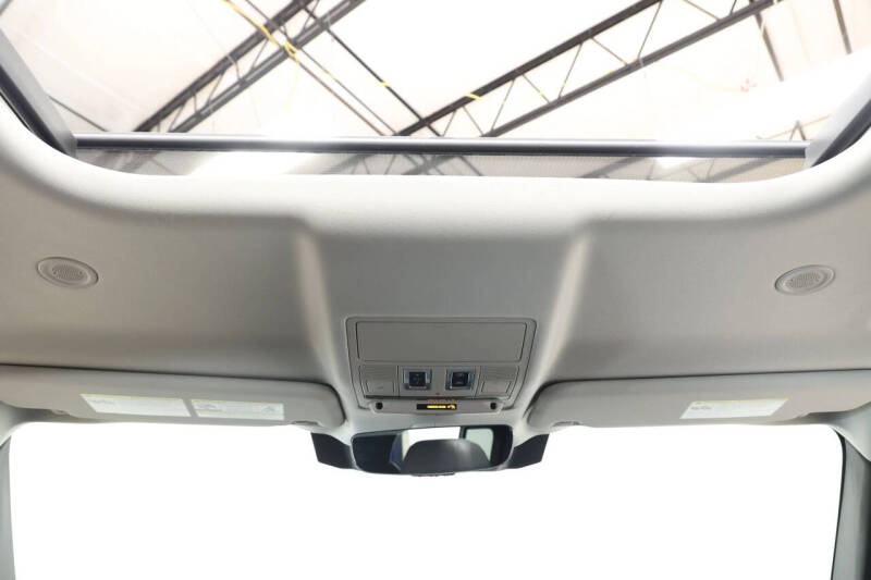 2022 Land Rover Defender 110 SE