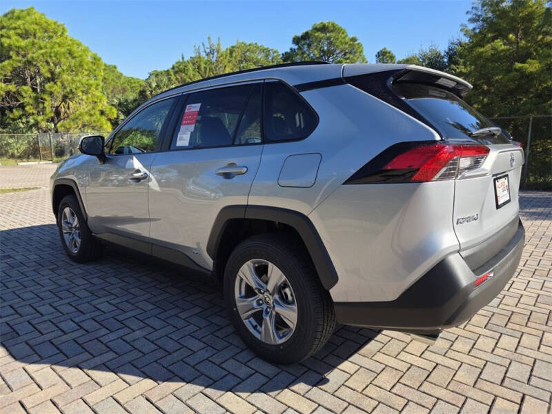 2025 Toyota RAV4 Hybrid XLE