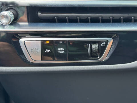 2025 Cadillac LYRIQ Luxury 2