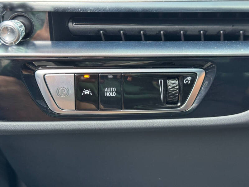 2025 Cadillac LYRIQ Luxury 2