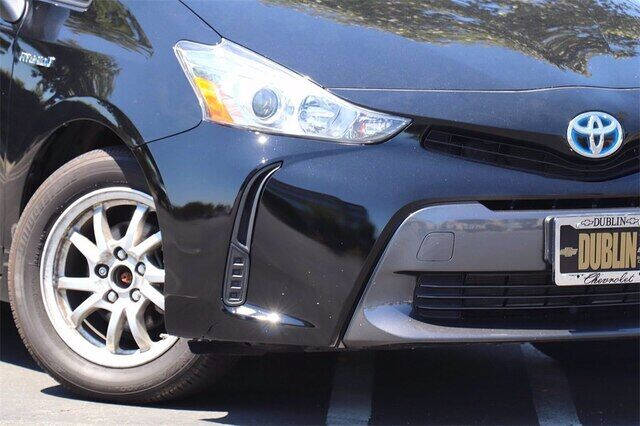 2017 Toyota Prius v Two