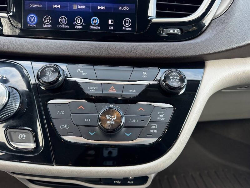 2017 Chrysler Pacifica Touring-L