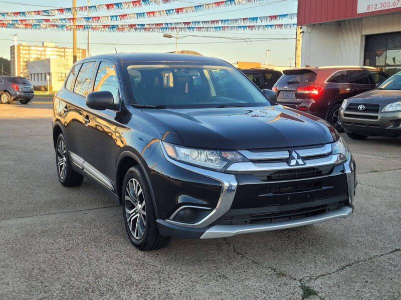 2016 Mitsubishi Outlander ES photo 2