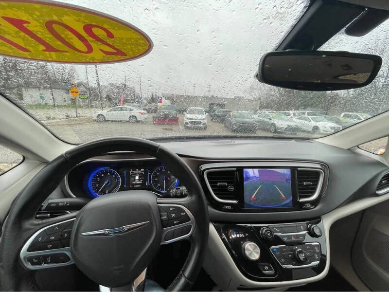 2017 Chrysler Pacifica Touring-L