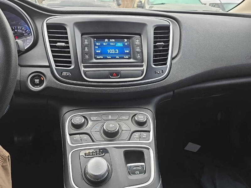 2016 Chrysler 200 Limited