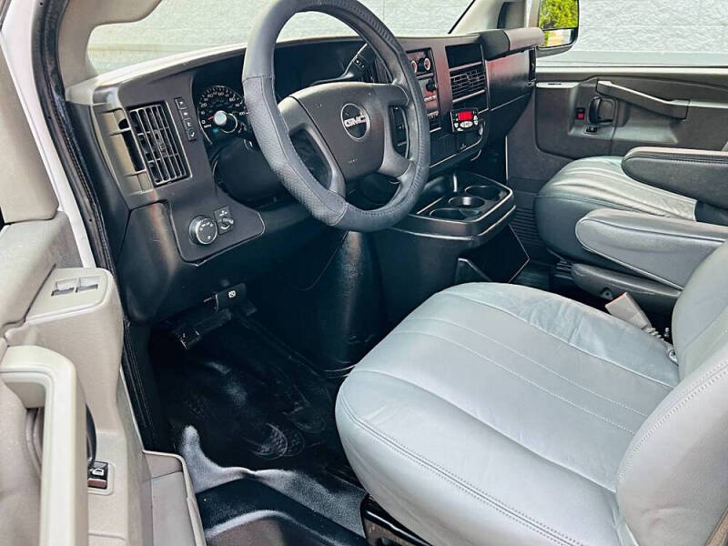 2017 GMC Savana 3500