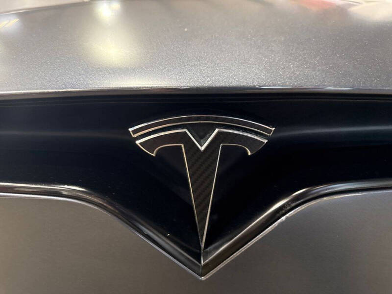 2022 Tesla Model X Plaid